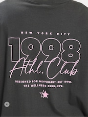 Yours Curve '1998 Athl. Club' T-Shirt - Imagen 4 de 7