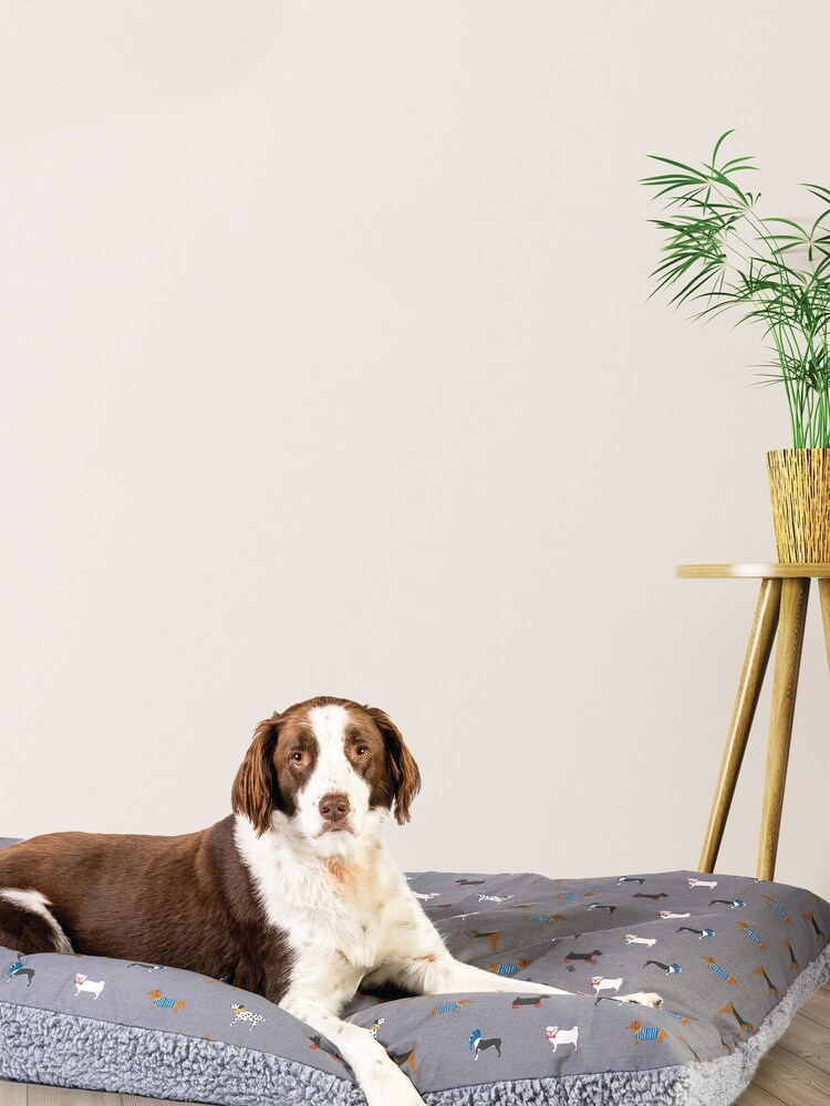 FatFace Grey Dog Pattern 100% Cotton Medium Cover - Image 1 of 3 FatFace Grey Dog Pattern 100% Cotton Medium Cover - Image 1 of 3