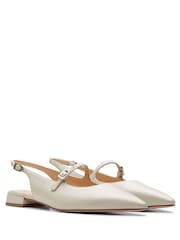 Clarks Cream Leather Sensa 15 Sligback Shoes - Image 4 of 7
