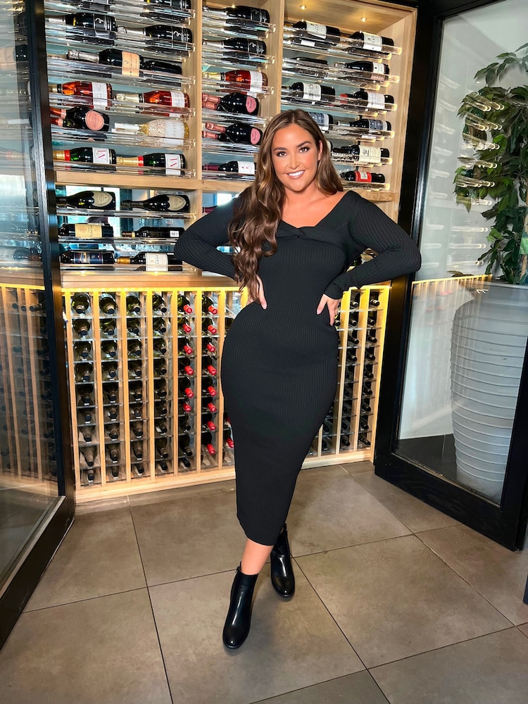 فستان سترة طويلة منسوج مضلع بتفصيل عقدة بكتف ساقط Jac Jossa من In The Style - صورة 1 من 5 فستان سترة طويلة منسوج مضلع بتفصيل عقدة بكتف ساقط Jac Jossa من In The Style - صورة 1 من 5