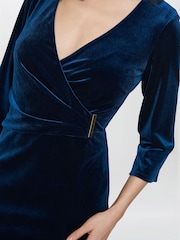Gina Bacconi Blue Rachael Velvet Dress With Gold Trim - Image 4 of 6