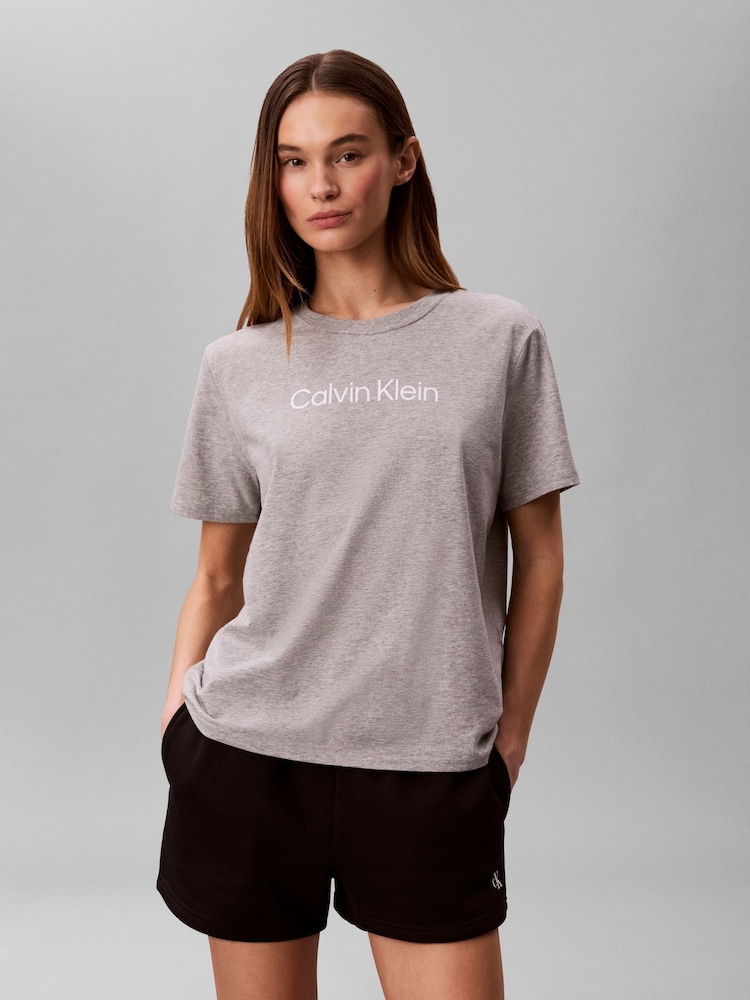 Grå - Calvin Klein Breathable Quick-Dry Travel T-Shirt - Bilde 1 av 6