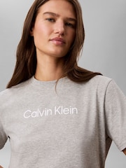 Grå - Calvin Klein Breathable Quick-Dry Travel T-Shirt - Bilde 4 av 6