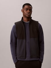 جيليه مقاوم للماء Performance من Calvin Klein - صورة 1 من 6
