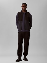 جيليه مقاوم للماء Performance من Calvin Klein - صورة 4 من 6