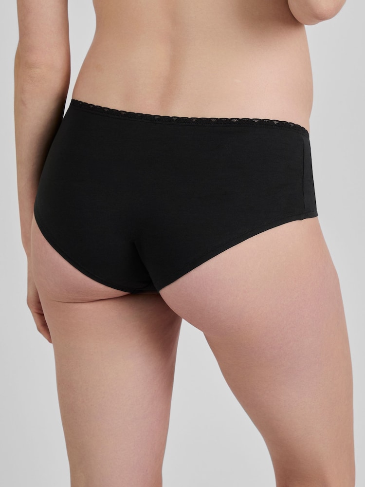 JoJo Maman Bébé Black 3-Pack Lace Trim Maternity Shorts - Image 3 of 5