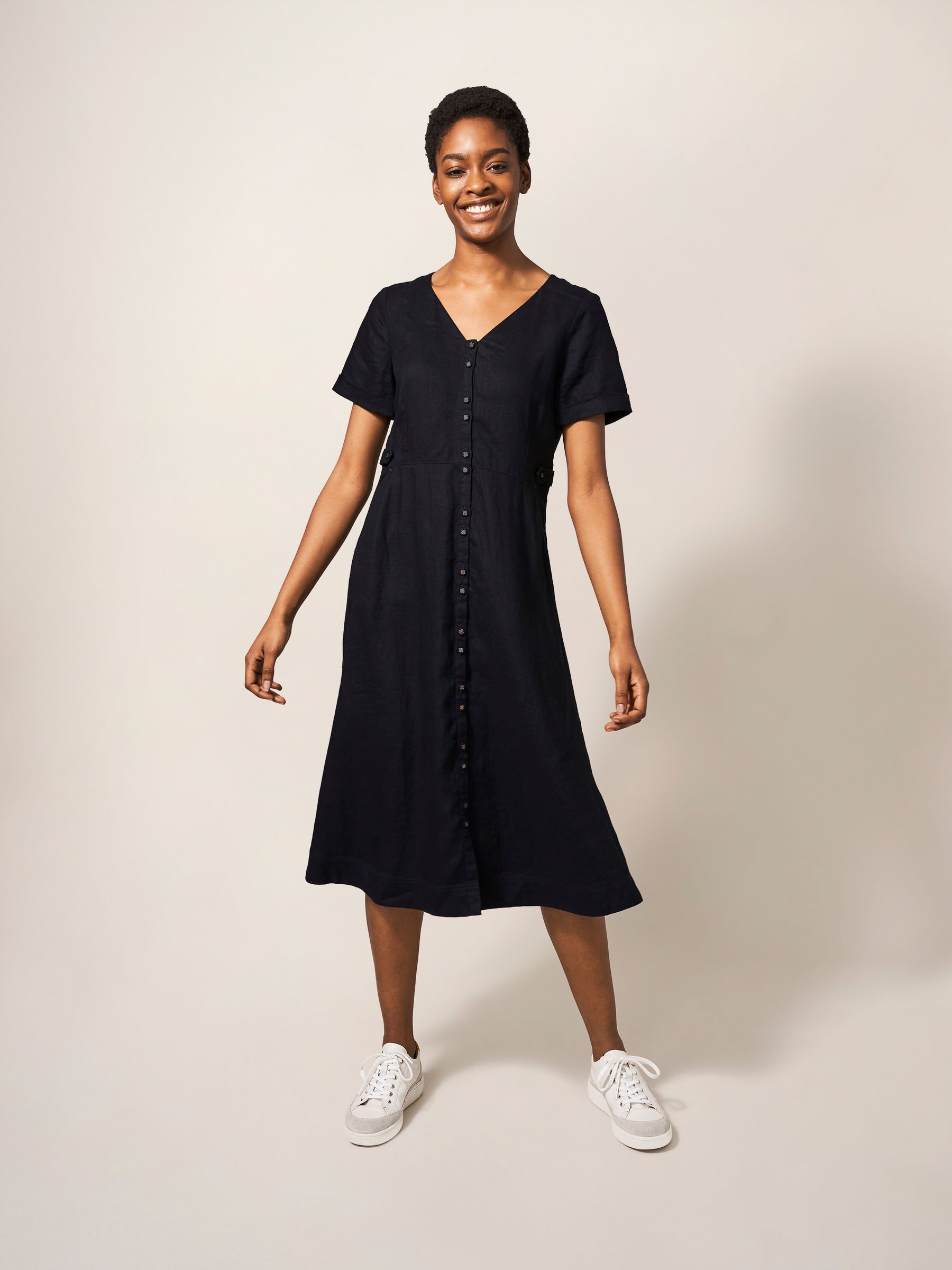 Robe noire mi longue 2025