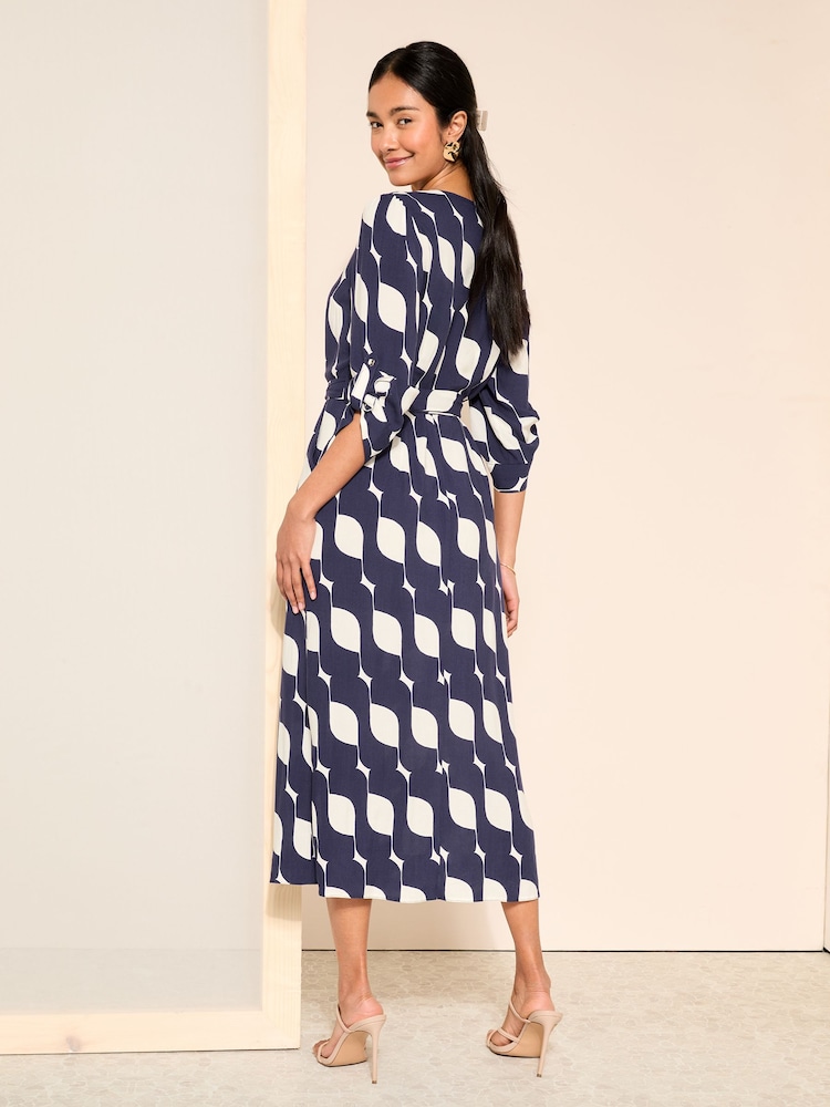 Marineblau/blau - Friends Like These Midi-Hemdkleid mit Gürtelschnalle und V-Ausschnitt - Bild 4 von 4 Marineblau/blau - Friends Like These Midi-Hemdkleid mit Gürtelschnalle und V-Ausschnitt - Bild 4 von 4