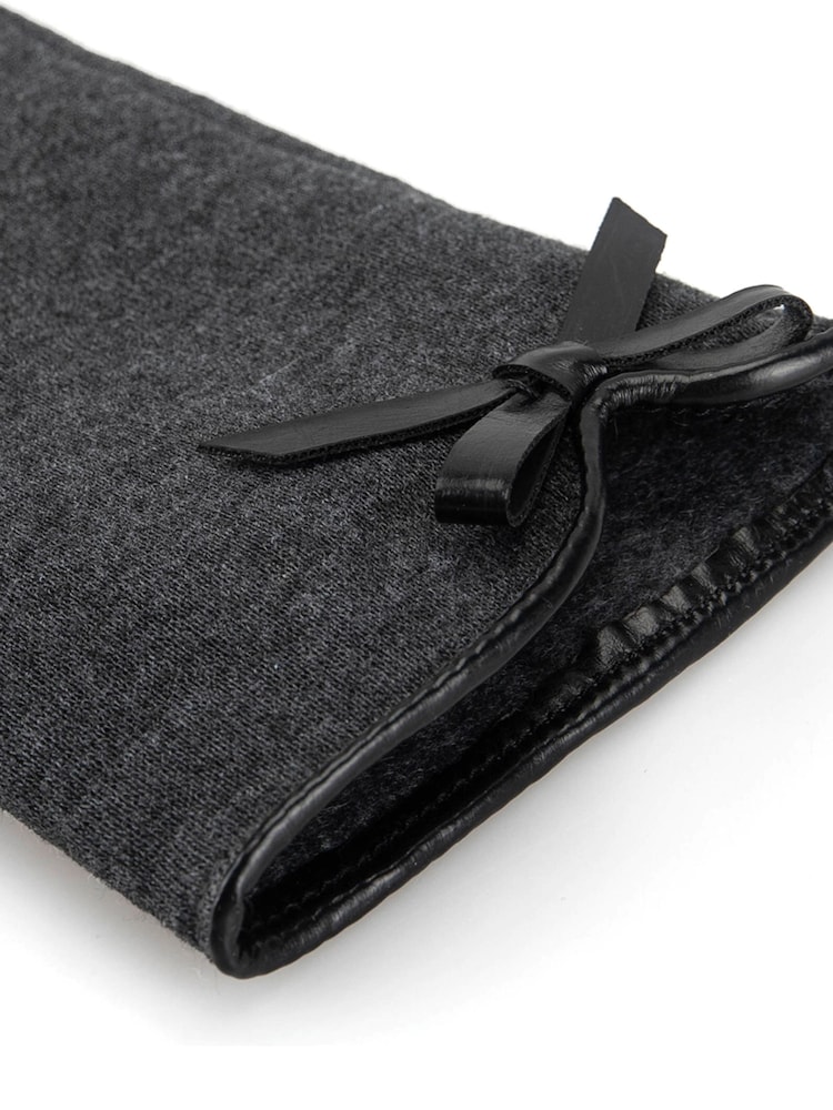 Totes Grey Thermal Gloves with Bow Detail and Smartouch - Image 5 of 5 Totes Grey Thermal Gloves with Bow Detail and Smartouch - Image 5 of 5