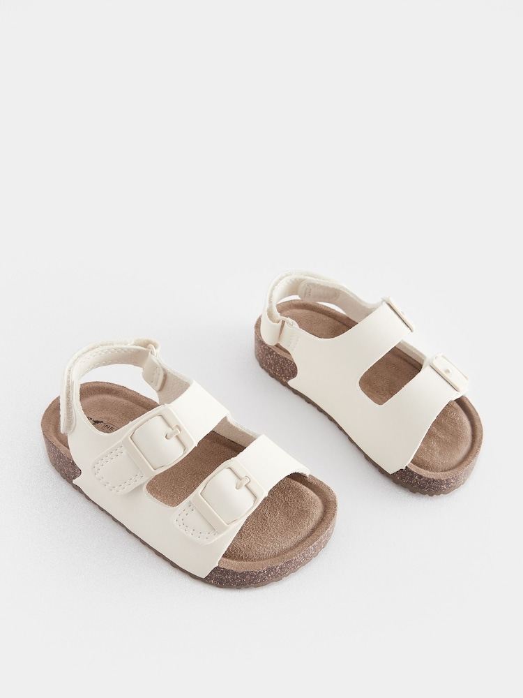 Creme - Sandalen mit zwei Schnallenriemen und gepolstertem Fußbett - Bild 1 von 5 Creme - Sandalen mit zwei Schnallenriemen und gepolstertem Fußbett - Bild 1 von 5