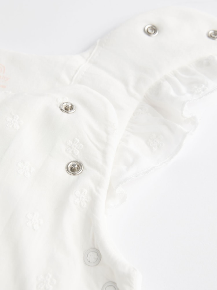 White Broderie Baby 2.5 Tog 100% Cotton Sleep Bag - Image 11 of 13