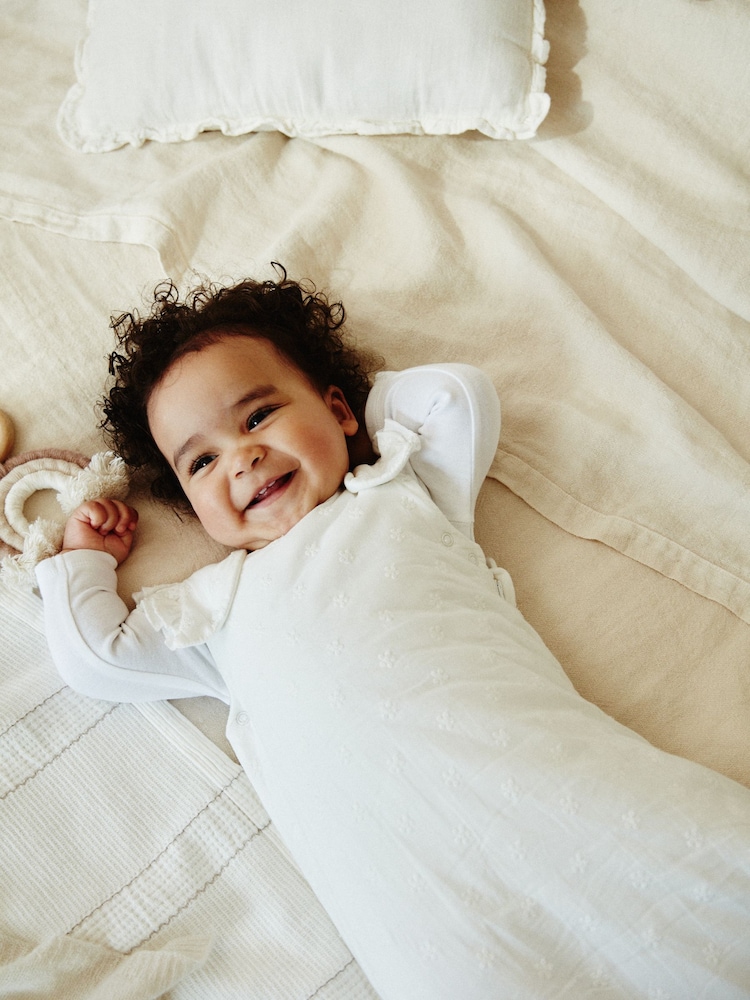White Broderie Baby 2.5 Tog 100% Cotton Sleep Bag - Image 8 of 13