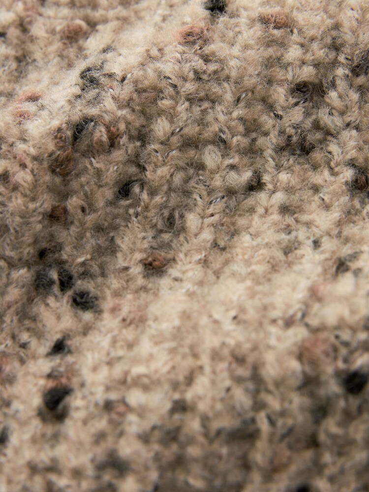 Natur/Braun - Gerippter Pullover mit hohem Kragen - Bild 7 von 7 Natur/Braun - Gerippter Pullover mit hohem Kragen - Bild 7 von 7