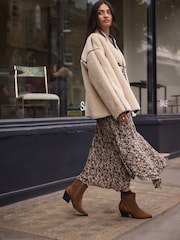 بني فاتح بني - Forever Comfort® Cowboy Ankle Boots - صورة 4 من 8