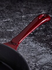 Barbary & Oak Red 26cm Cast Iron Round Frying Pan - Image 4 of 4