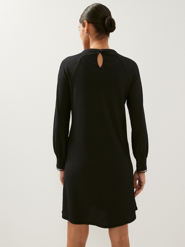 Schwarz - Langärmeliges Minikleid mit Leiterdetail - Bild 2 von 5