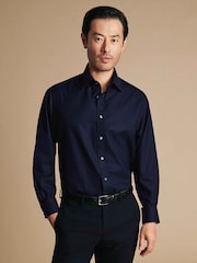 أزرق داكن أزرق - قميص تويل مقاوم للتجعد بتلبيس كلاسيكي من Charles Tyrwhitt - صورة 1 من 4