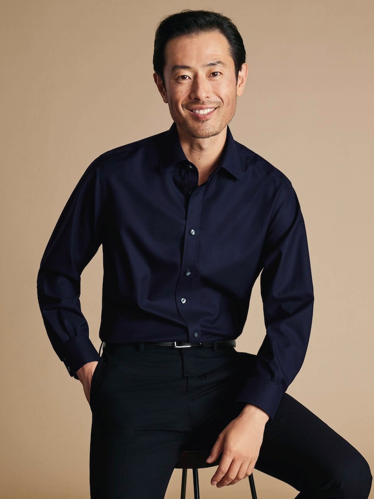 أزرق داكن أزرق - قميص تويل مقاوم للتجعد بتلبيس كلاسيكي من Charles Tyrwhitt - صورة 2 من 4