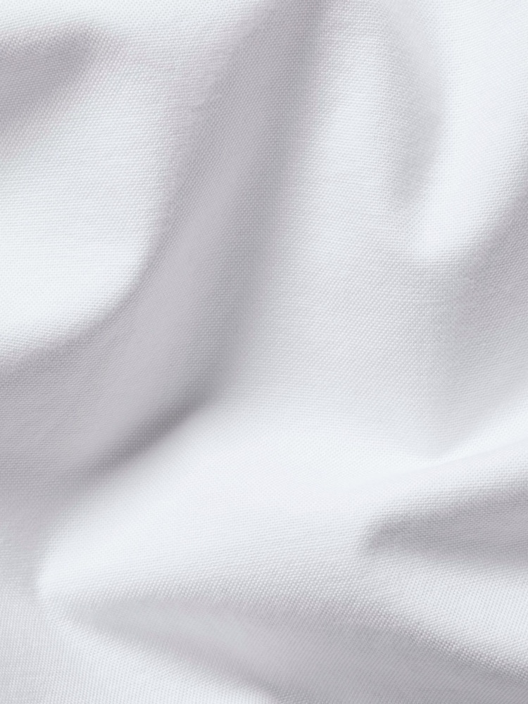 Balts - Charles Tyrwhitt īpaši pieguļošs, vienkāršs, pogām aizdarīts, elastīgs, mazgāts 100% kokvilnas Oksfordas krekls - Attēls 8 no 8