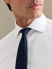 Balts - Charles Tyrwhitt negludināms, elastīgs, Trafalgar Weave auduma krekls ar izgriezumu, pieguļošs piegriezums - Attēls 4 no 8