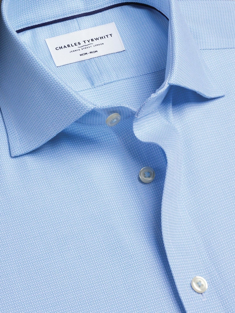 Zils - Charles Tyrwhitt negludināms, elastīgs, Trafalgar Weave auduma krekls ar izgriezumu, pieguļošs piegriezums - Attēls 8 no 8 Zils - Charles Tyrwhitt negludināms, elastīgs, Trafalgar Weave auduma krekls ar izgriezumu, pieguļošs piegriezums - Attēls 8 no 8