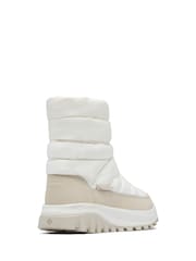 Columbia Snowtrot Mid Quilted Snow Boots - Image 6 of 10