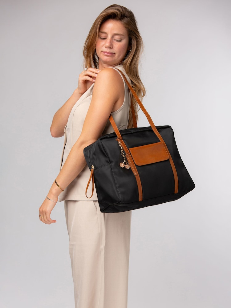 Pure Luxuries London Black 'Skye' Canvas & Leather Cabin Bag - Image 2 of 6 Pure Luxuries London Black 'Skye' Canvas & Leather Cabin Bag - Image 2 of 6