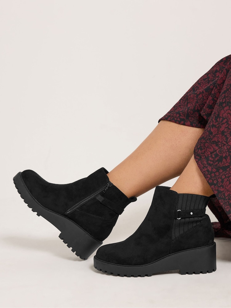 Negro - Botas Yours Curve con detalle de hebilla y tacón de cuña en talla EEE extra ancha - Imagen 1 de 6 Negro - Botas Yours Curve con detalle de hebilla y tacón de cuña en talla EEE extra ancha - Imagen 1 de 6