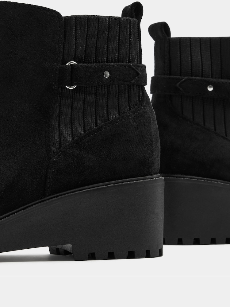 Negro - Botas Yours Curve con detalle de hebilla y tacón de cuña en talla EEE extra ancha - Imagen 6 de 6 Negro - Botas Yours Curve con detalle de hebilla y tacón de cuña en talla EEE extra ancha - Imagen 6 de 6