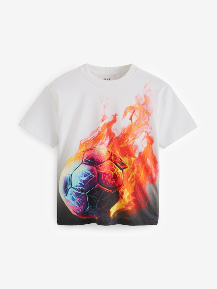 Weiß, Fußball mit Flammen - Kurzarm-T-Shirt aus 100 % Baumwolle mit Grafik (3-16Jahre) - Bild 1 von 3