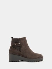 Marrón - Botas Yours Curve con detalle de hebilla y tacón de cuña en talla EEE extra ancha - Imagen 2 de 6