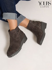 Marrón - Botas Yours Curve con detalle de hebilla y tacón de cuña en talla EEE extra ancha - Imagen 6 de 6