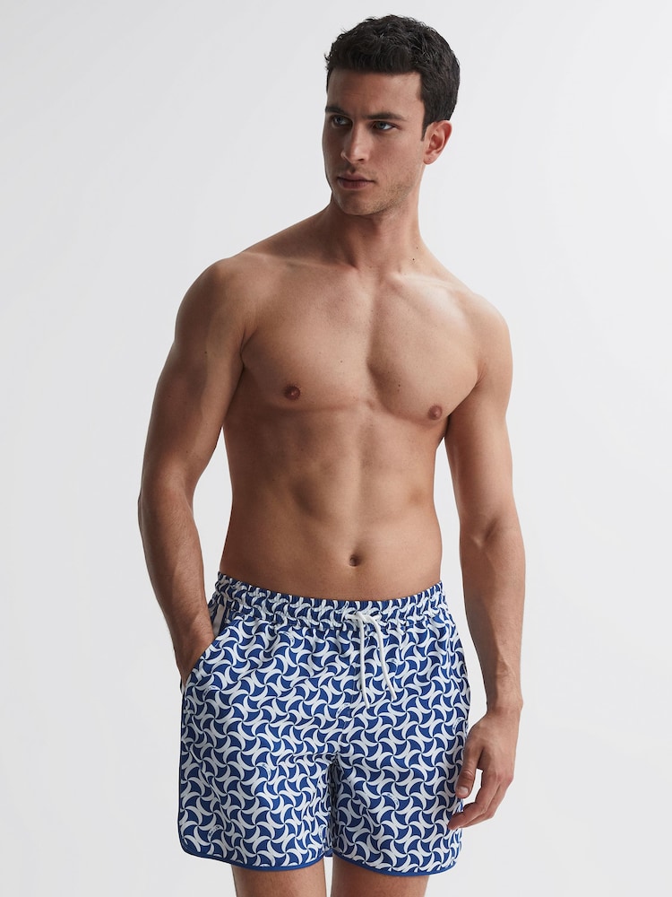 Reiss Bright Blue/White Runner Reiss Ché Printed Drawstring Swim Shorts - Image 1 of 6
