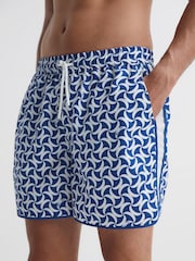 Reiss Bright Blue/White Runner Reiss Ché Printed Drawstring Swim Shorts - Image 3 of 6