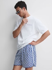 Reiss Bright Blue/White Runner Reiss Ché Printed Drawstring Swim Shorts - Image 4 of 6