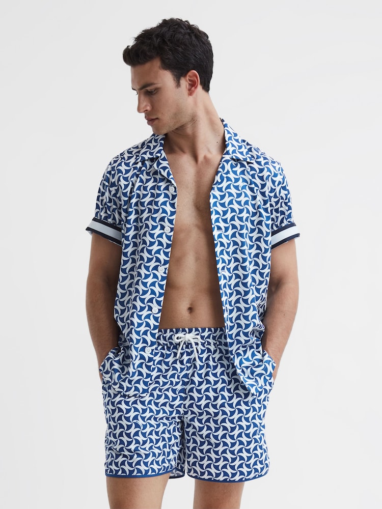 Reiss Bright Blue/White Runner Reiss Ché Printed Drawstring Swim Shorts - Image 6 of 6