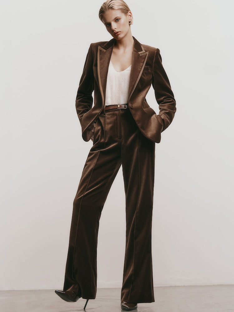 Мокко қоңыры - Reiss Wren Velvet Flared Tuxedo Trousers - 8суретінің 1 суреті Мокко қоңыры - Reiss Wren Velvet Flared Tuxedo Trousers - 8суретінің 1 суреті