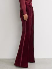 Қою қызыл - Reiss Wren Velvet Flared Tuxedo Trousers - 5суретінің 3 суреті