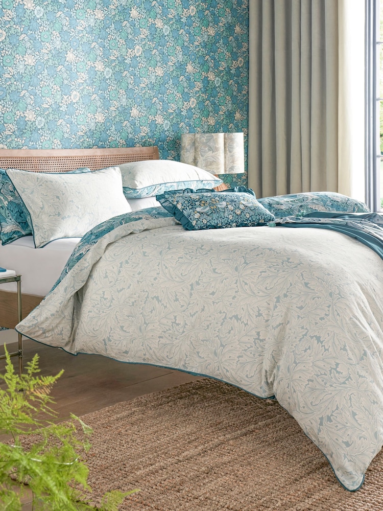 Clarke & Clarke Teal William Morris Acanthus 200 Thread Count Duvet Cover and Pillowcase Set - Image 2 of 5