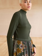 Grün mit Muster - Plissiertes Kleid mit langen Ärmeln - Bild 4 von 6