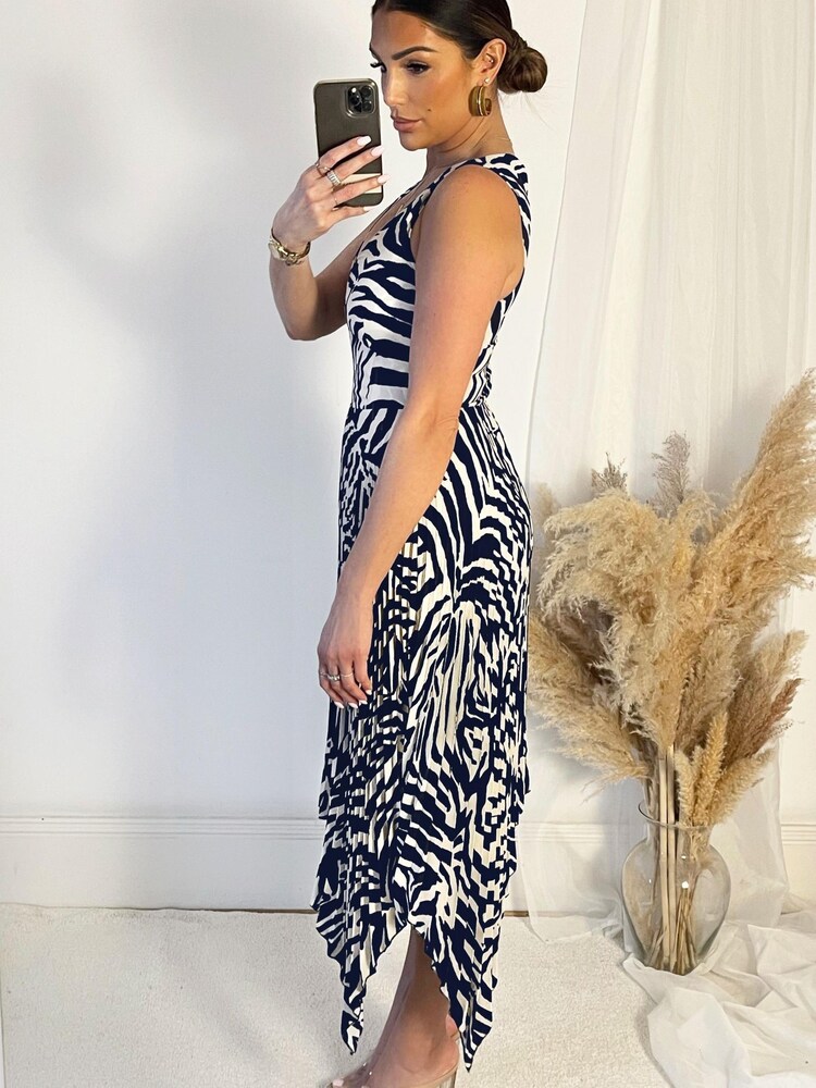 AX Paris Blue Printed V-Neck Zig Zag Hem Pleated Midi Dress - Image 2 of 3