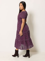Vestido corto de manga corta con volantes y estampado de tela dobby de M&Co Petite - Imagen 3 de 6