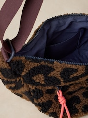 Bolso bandolera de piel de borrego Meadow de White Stuff - Imagen 4 de 4