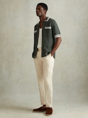 Verde salvia oscuro - Camisa de ganchillo de mezcla de algodón Coulson de Reiss - Imagen 3 de 6