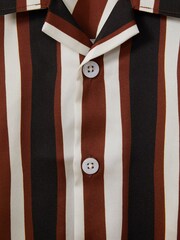 Reiss Tobacco Tom Teen Printed Cuban Collar Shirt - Image 4 of 4