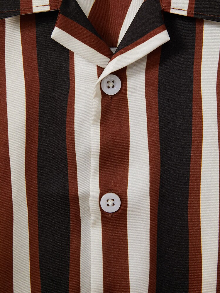 Reiss Tobacco Tom Teen Printed Cuban Collar Shirt - Image 4 of 4 Reiss Tobacco Tom Teen Printed Cuban Collar Shirt - Image 4 of 4