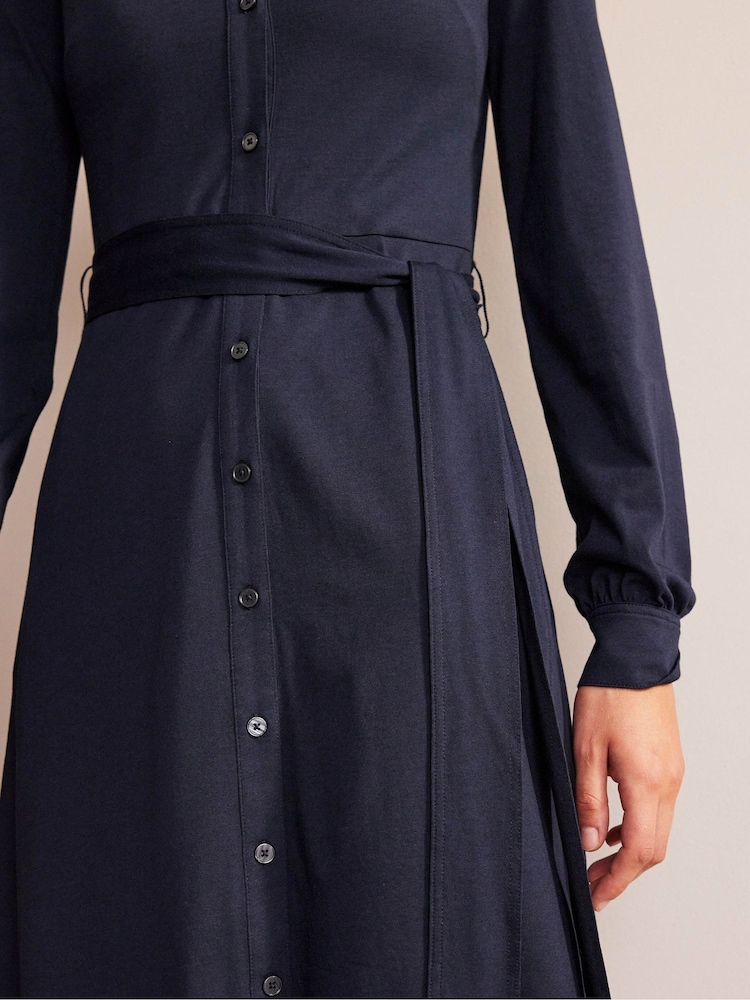 Dunkelblau - Boden Julia Jersey-Hemdkleid - Bild 4 von 4 Dunkelblau - Boden Julia Jersey-Hemdkleid - Bild 4 von 4