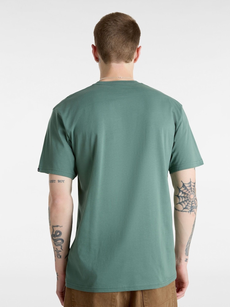 Vans בצבע ירוק, חולצת טי עם לוגו חזה בצד שמאל לגברים, %100 כותנה - Image 2 of 6