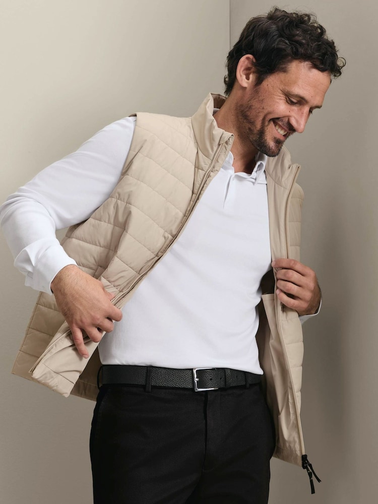 Dabisks tonis - Charles Tyrwhitt vieglā stepētā veste - Attēls 1 no 5
