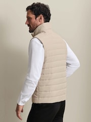 Dabisks tonis - Charles Tyrwhitt vieglā stepētā veste - Attēls 3 no 5